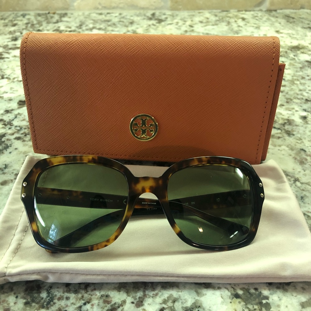 Authentic nwot Tory Burch sunglasses